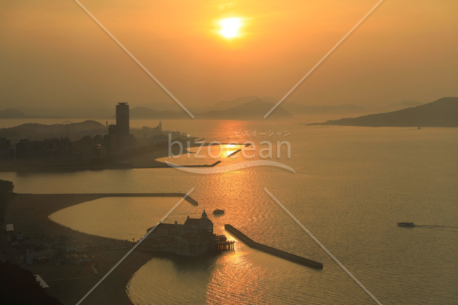 博多湾の夕景と能古島